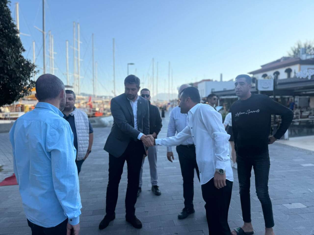 AK Parti Marmaris İlçe Başkanı Muzaffer Aravi’den Yat Limanı Esnafına Ziyaret 6